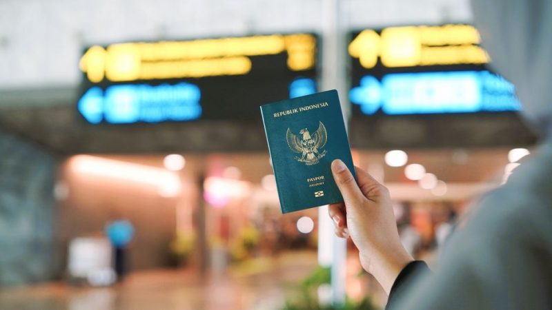 Airport Layover Stretches and Snacks That Actually Help