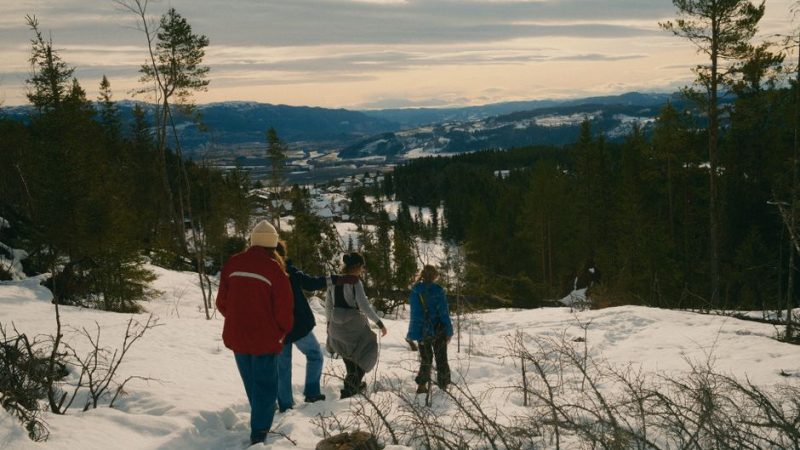 Yellowstone Winter Snowshoeing: 5 Hot-Spring Stops